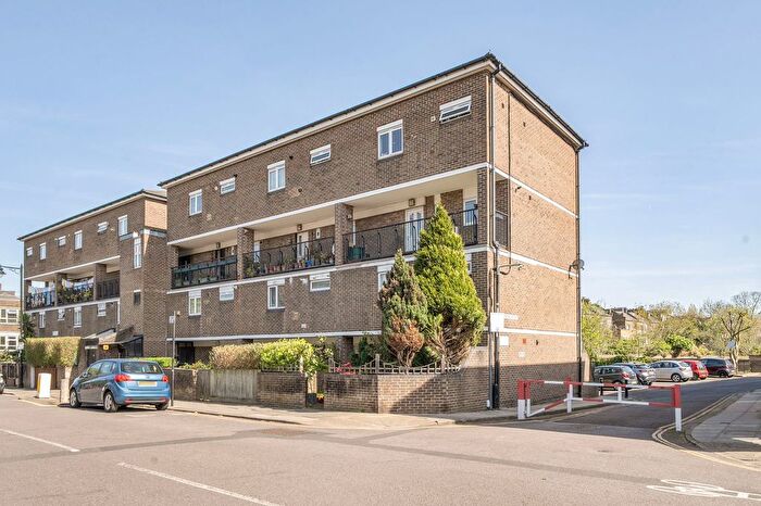 4 Bedroom Maisonette For Sale In Hungerford Road, London, N7