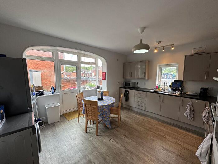 4 Bedroom House To Rent In Newcombe Road, The Polygon, SO15