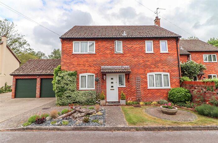 4 Bedroom Link Detached House For Sale In Hillside, Abbotts Ann, Andover, Hampshire, SP11