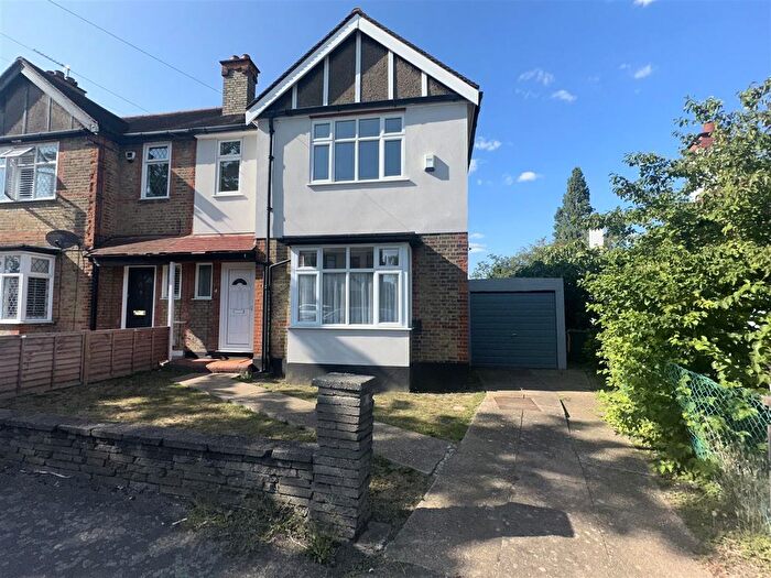3 Bedroom Semi Detached House To Rent In Mayfield Road, North Chingford, E4