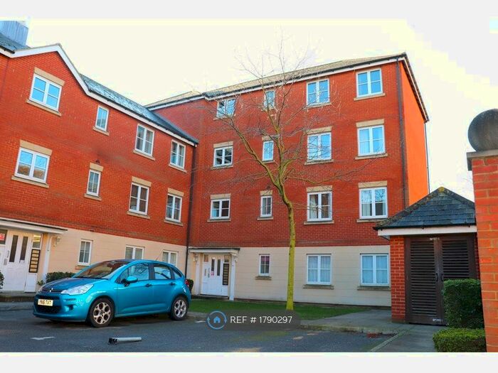 2 Bedroom Flat To Rent In Halcyon Close, Witham, CM8