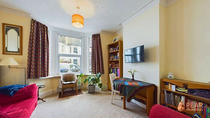 1 Bedroom Flat For Sale In Hertford Road, Worthing, BN11