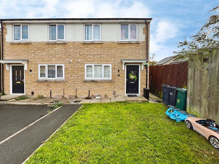 3 Bedroom Semi Detached House For Sale In Tunwell Close Bradford, BD2