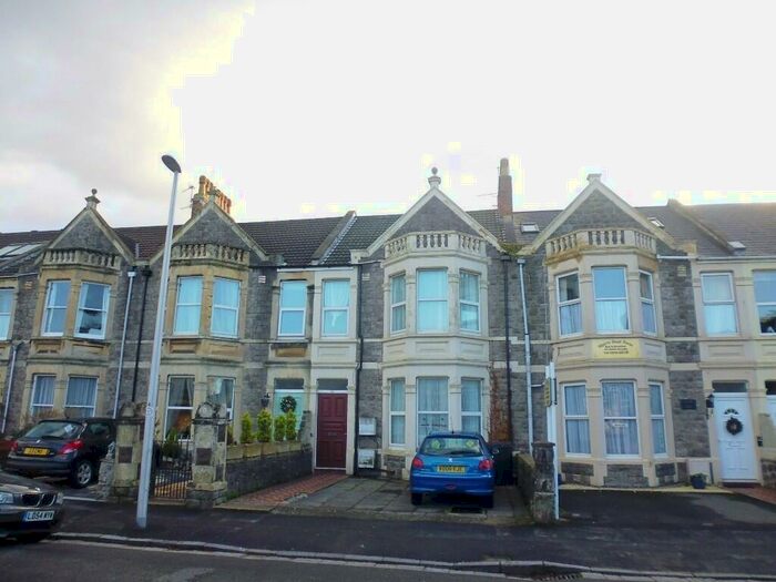 2 Bedroom Flat To Rent In Quantock Road, Weston Super Mare, BS23