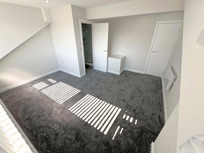 1 Bedroom Apartment To Rent In Flat, Strathrmore Drive, Harehills, LS9