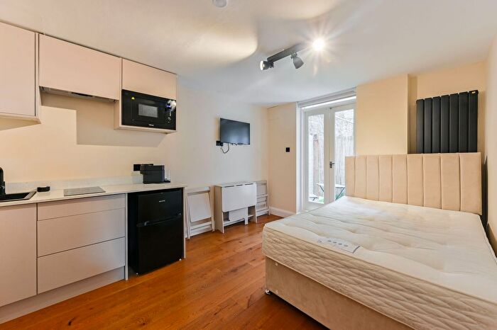 Studio To Rent In Fairholme Road, Barons Court, London, W14