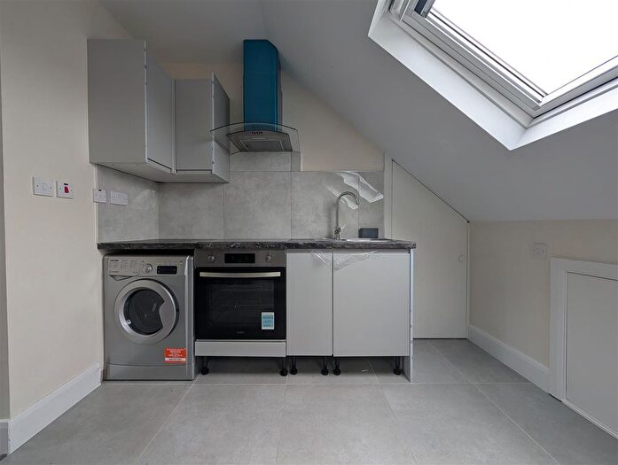 Studio To Rent In Kingsley Road, Hounslow, TW3