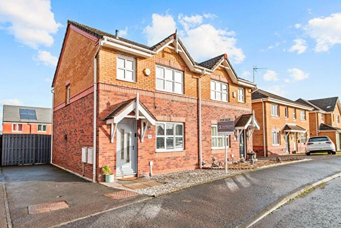 3 Bedroom Semi Detached House For Sale In , Kersehill Crescent, Falkirk, FK2