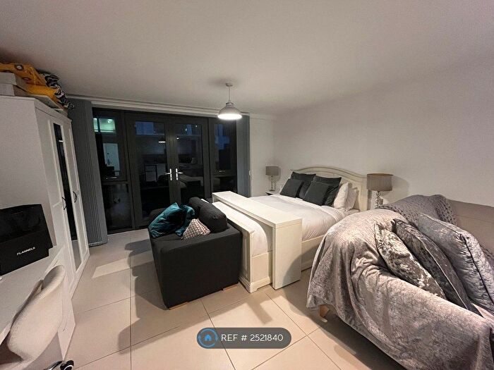 1 Bedroom Flat To Rent In Clarendon Road, Leeds, LS2