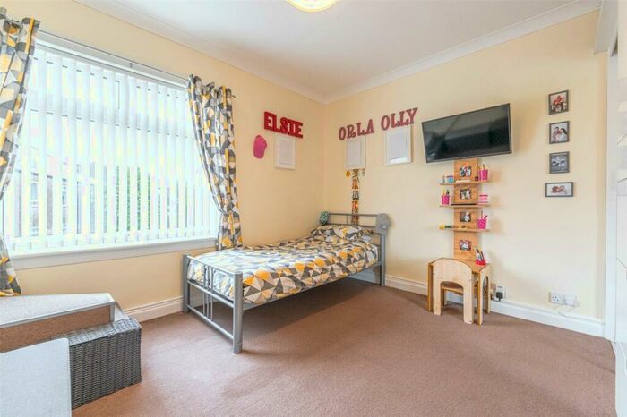 2 Bedroom Flat For Sale In Crewe Terrace, Edinburgh, EH5