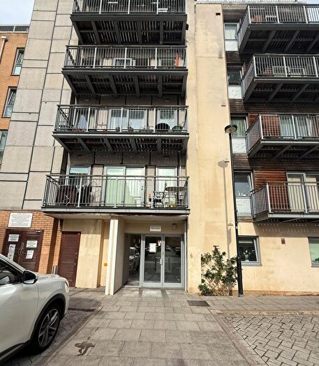 2 Bedroom Flat To Rent In Fortune Avenue, Flora Court, HA8