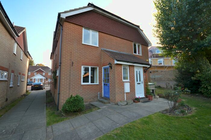 1 Bedroom Semi-Detached House To Rent In Wilson Avenue, Rochester, Kent ME1