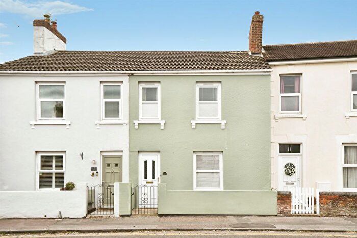 3 Bedroom Terraced House For Sale In Eastcott Road, Swindon, SN1