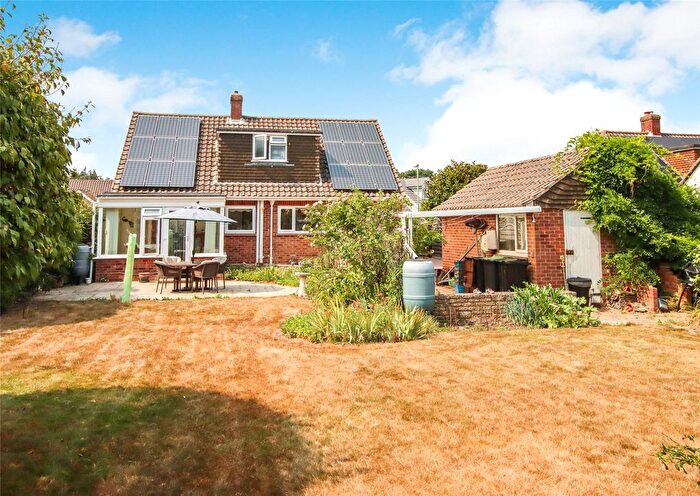 3 Bedroom Detached House For Sale In Gilbert Close, Lymington, Hampshire, SO41