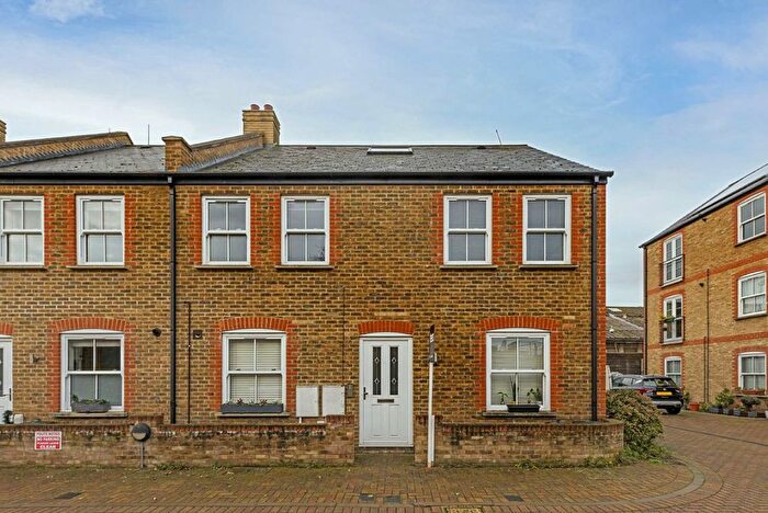 1 Bedroom Flat To Rent In Norcutt Road, Twickenham, TW2