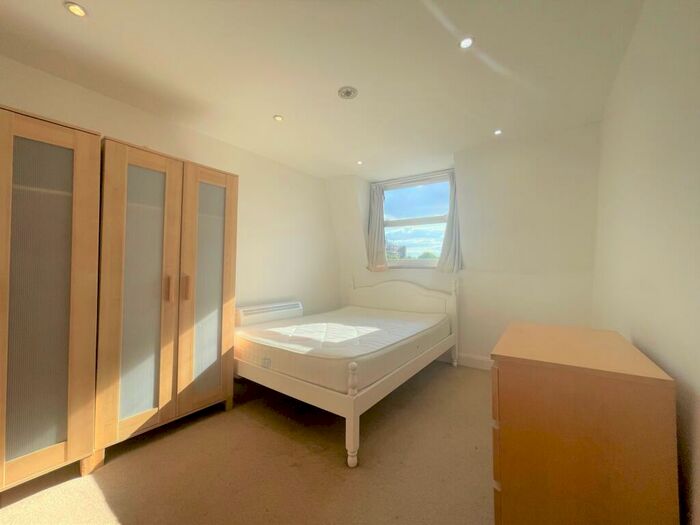 2 Bedroom Flat To Rent In Hornsey Road, Islington, N19