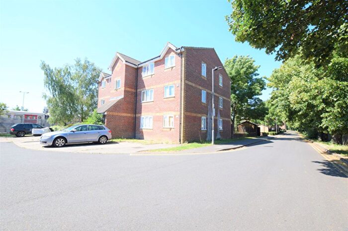 1 Bedroom Flat To Rent In Greenslade Road, Barking, IG11