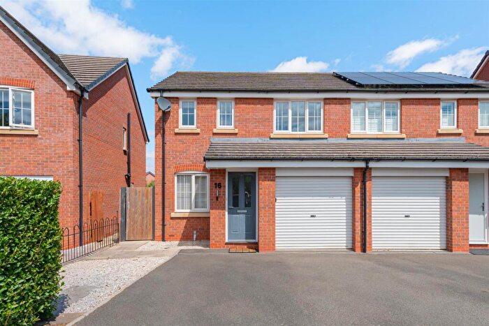 3 Bedroom Semi-Detached House For Sale In Cozens Street, Wellesbourne, CV35