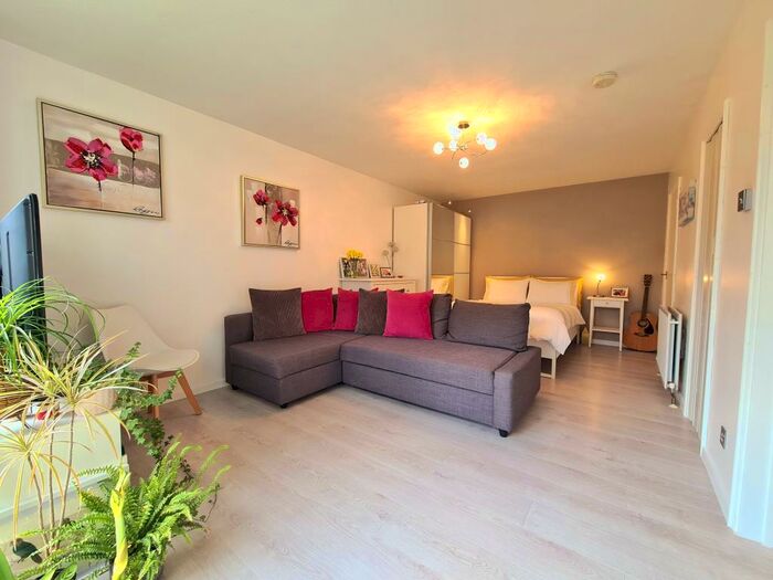 Studio To Rent In Cromarty Court, Widmore Road, Bromley, BR1