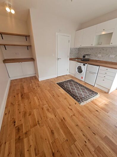 Studio To Rent In Farnborough Crescent, South Croydon, CR2