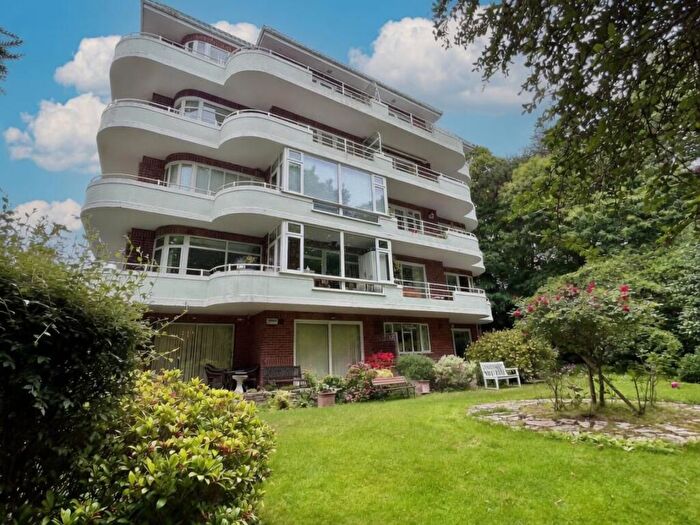 3 Bedroom Apartment For Sale In West Cliff Road, West Cliff, BH2