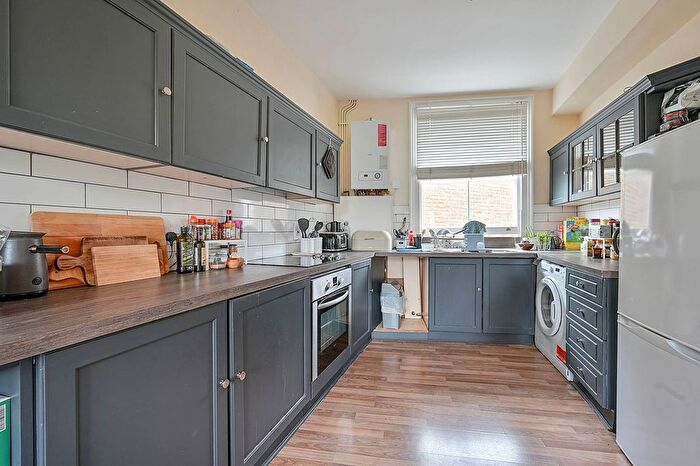 2 Bedroom Flat To Rent In Dalling Road, Hammersmith, London, W6