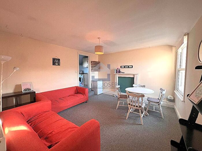 2 Bedroom Flat To Rent In Garratt Terrace, Tooting, London, SW17