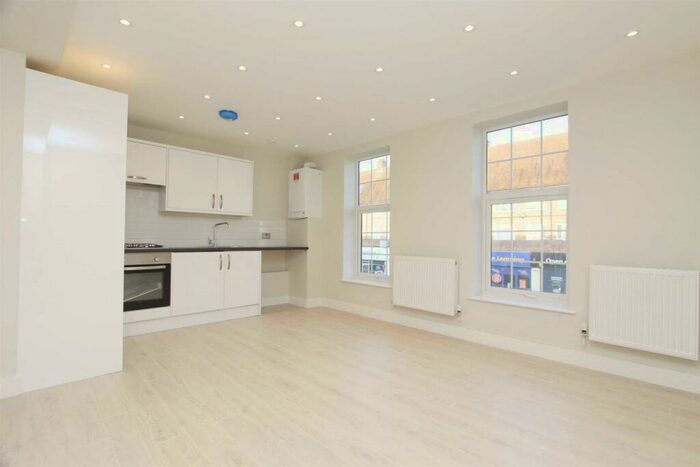 1 Bedroom Apartment To Rent In Park House, Ruislip Manor, HA4