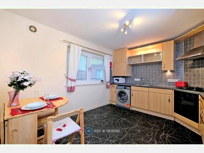 2 Bedroom Flat To Rent In Shaw Crescent, Aberdeen, AB25