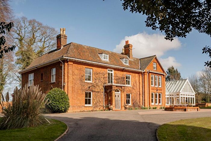 6 Bedroom Detached House For Sale In Drabblegate, Aylsham, Norfolk, NR11