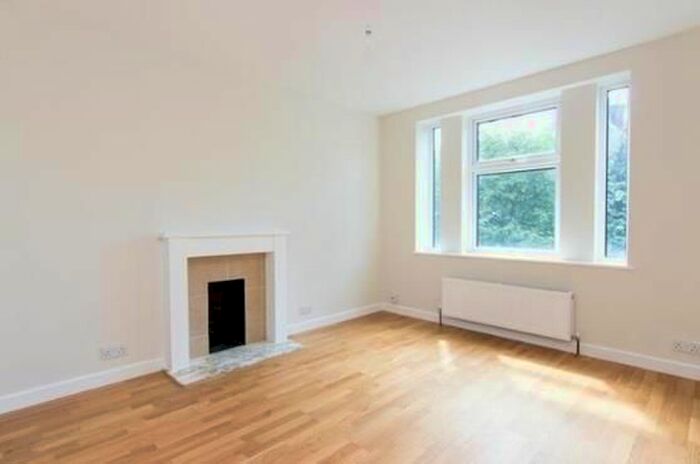 2 Bedroom Flat To Rent In Rosemary Gardens, London, SW14
