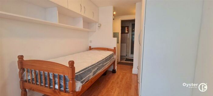 Studio To Rent In Lakenheath, London, N14