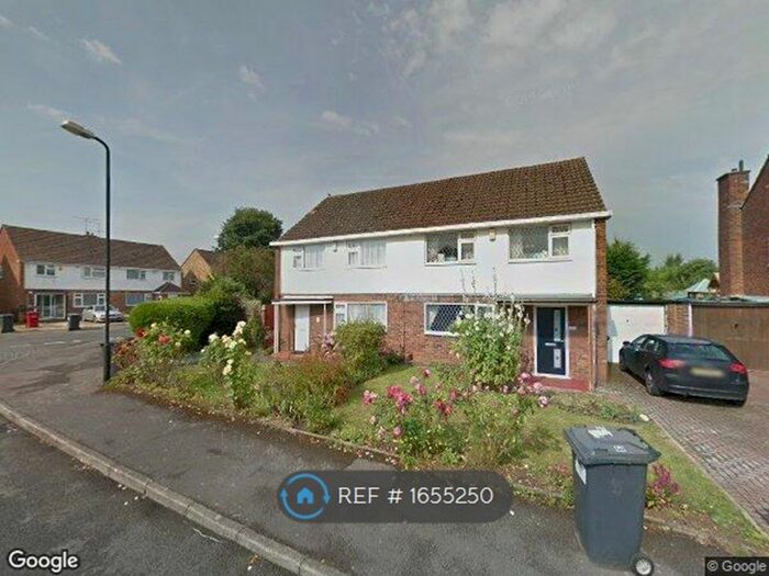 4 Bedroom Semi-Detached House To Rent In Darwin Road, Slough, SL3