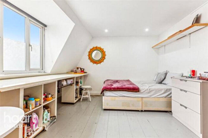 3 Bedroom Apartment To Rent In Hornsey Road, London, N19