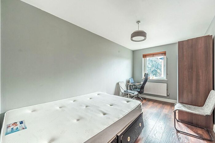 2 Bedroom Flat To Rent In High Road, Harrow Weald, Harrow, HA3