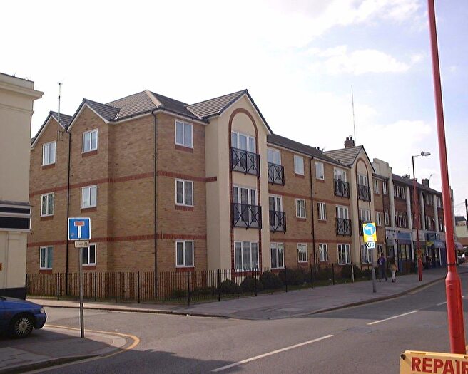 2 Bedroom Flat To Rent In Vine Place, Hounslow, TW3