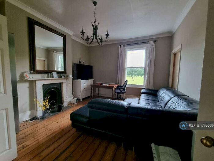 3 Bedroom Flat To Rent In Fairfield West, Kingston Upon Thames, KT1