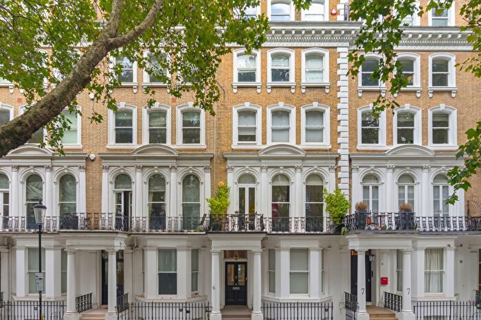 1 Bedroom Flat For Sale In Beaufort Gardens, Chelsea, SW3