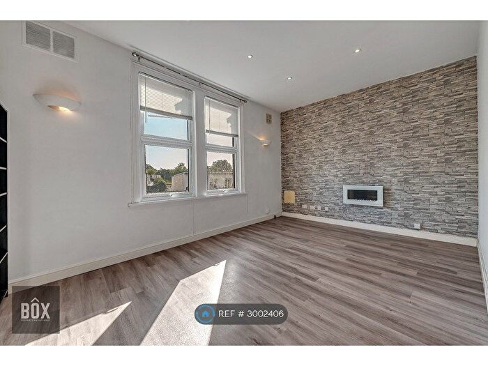2 Bedroom Flat To Rent In Keynsham, Bristol, BS31