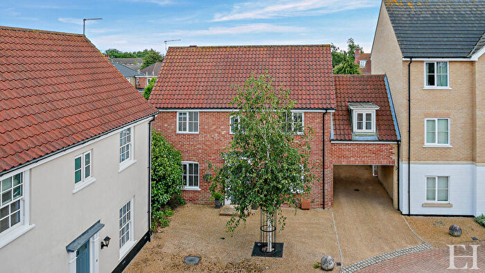 4 Bedroom Link Detached House For Sale In Griffiths Close, Ipswich, IP4