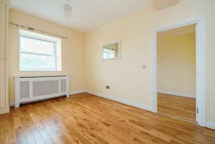 1 Bedroom Flat To Rent In Barnsbury Lane, Surbiton, KT5