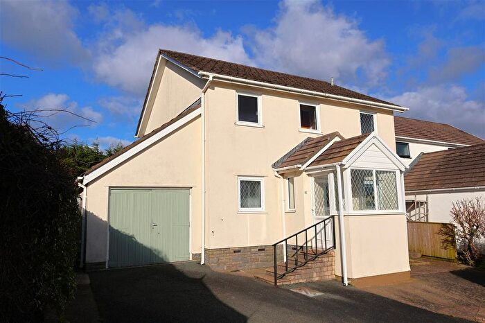4 Bedroom Detached House For Sale In Uzmaston Road, Haverfordwest, SA61