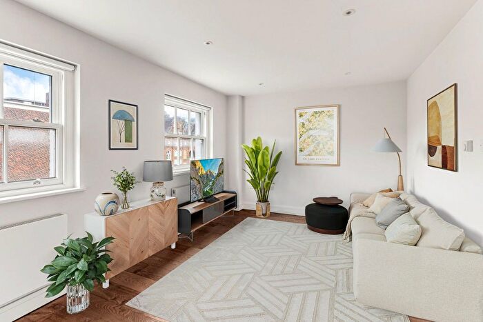 1 Bedroom Flat For Sale In Highgate Hill, Archway, London, N19