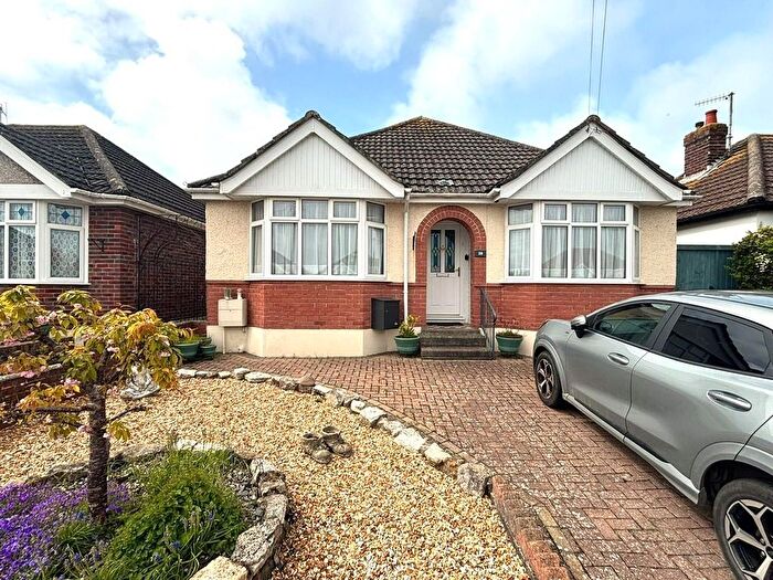 3 Bedroom Detached Bungalow For Sale In Haywards Avenue, Weymouth, DT3