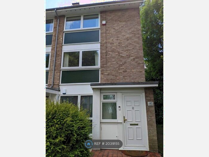 3 Bedroom Maisonette To Rent In Lawnside, London, SE3