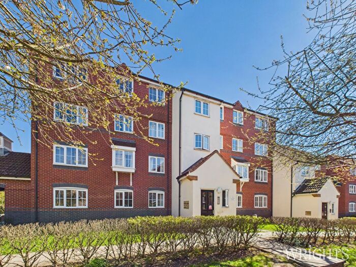 2 Bedroom Flat To Rent In Node Way Gardens, Welwyn, AL6