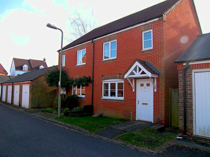 2 Bedroom Detached House To Rent In Thomas Road, Petersfield, GU31