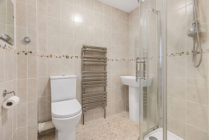 2 Bedroom Bungalow For Sale In Manor Court, Abingdon, OX14