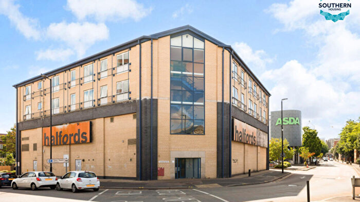 1 Bedroom Flat For Sale In Old Market Court, Crown Road, Sutton, SM1