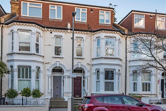 2 Bedroom Flat To Rent In Ravenslea Road, Balham, SW12